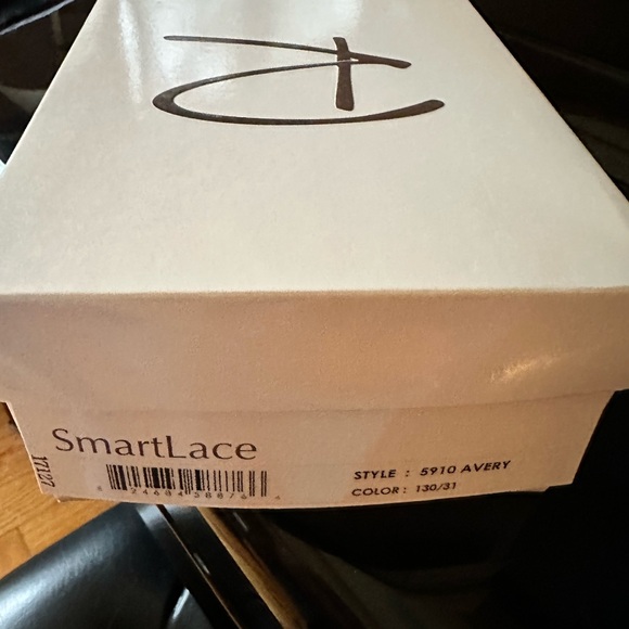 Jon Renau Avery Hand Tied Lace Cap Synthetic Fiber Wig 130/31 Cherry Cobbler - Picture 11 of 14